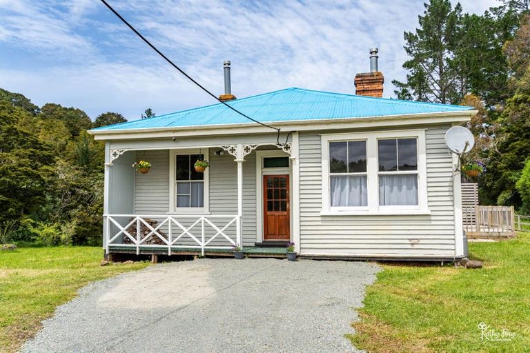 Photo of property in 27 Donnellys Station Road, Donnellys Crossing, Dargaville, 0379