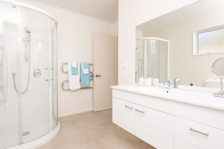 Photo of property in 195 Mark Avenue, Grenada Village, Wellington, 6037