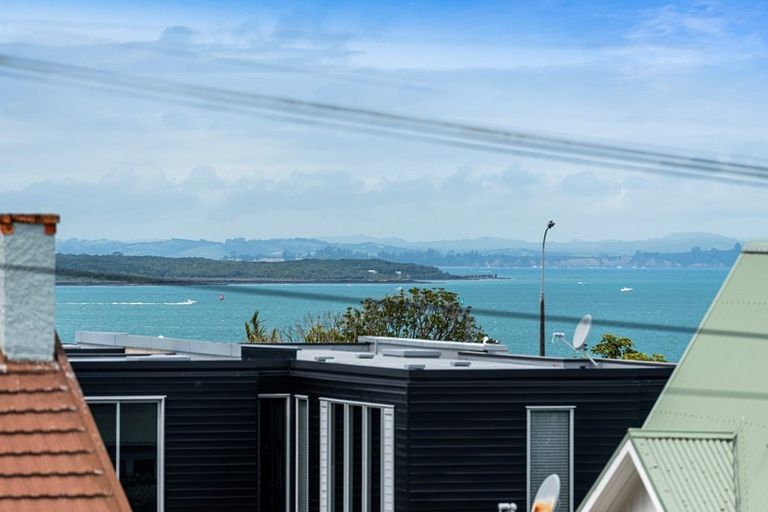 Photo of property in 9 Merani Street, Narrow Neck, Auckland, 0622