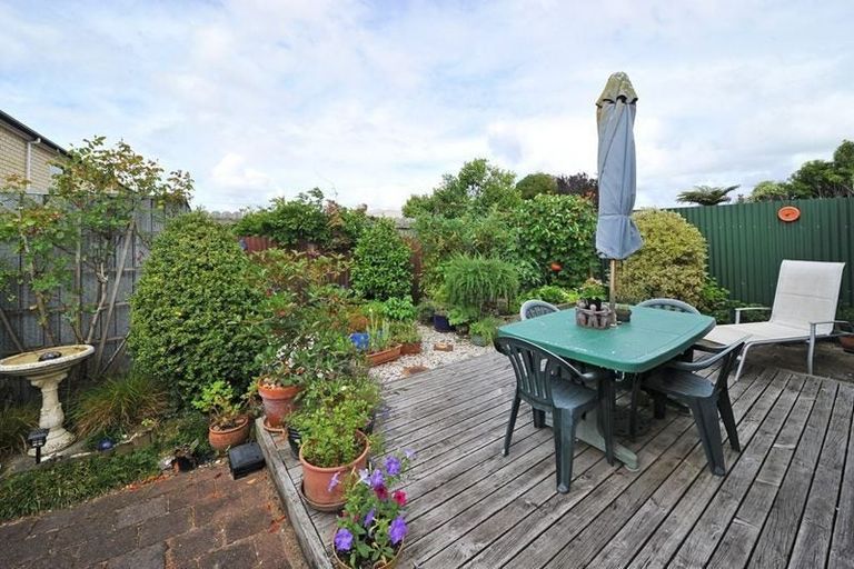 Photo of property in 4/8 Hooker Place, Papatoetoe, Auckland, 2025