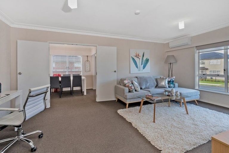 Photo of property in 2a Kurnell Drive, Botany Downs, Auckland, 2010