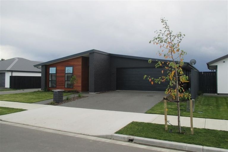 Photo of property in 28 Chatsworth Avenue, Rangiora, 7400