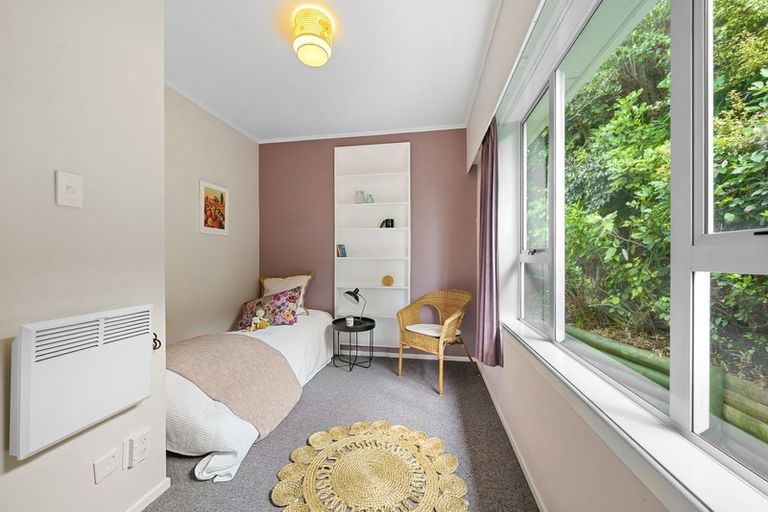 Photo of property in 5 Victory Crescent, Tawa, Wellington, 5028