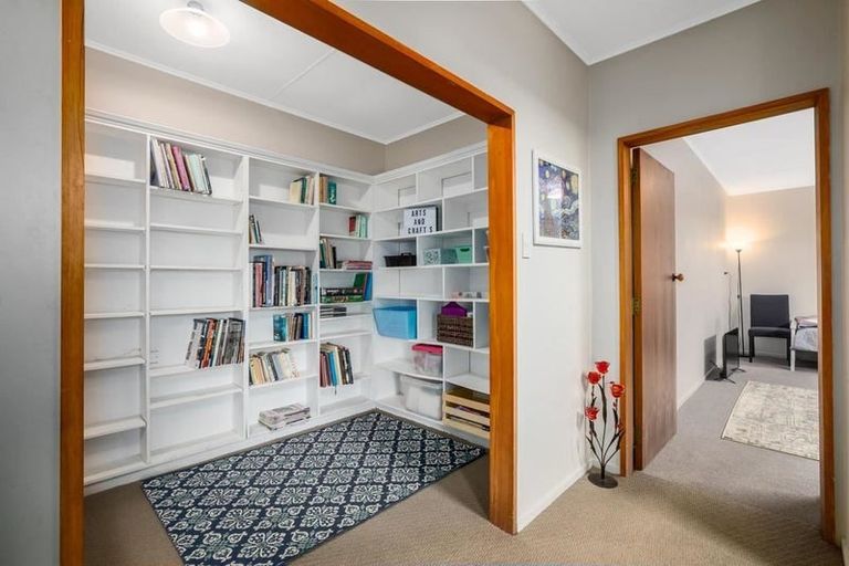 Photo of property in 3 Mckelvey Place, Tawa, Wellington, 5028