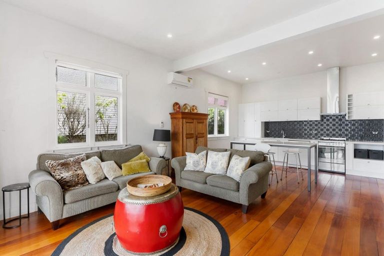 Photo of property in 12 Birkley Road, Bayswater, Auckland, 0622