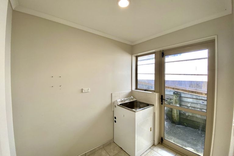 Photo of property in 28 Black Teal Close, Unsworth Heights, Auckland, 0632