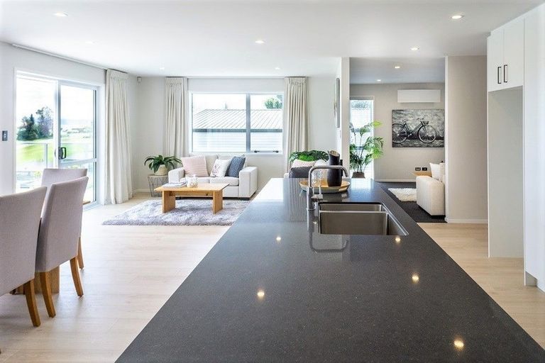 Photo of property in 20 Waititiro Rise, Stanmore Bay, Whangaparaoa, 0932