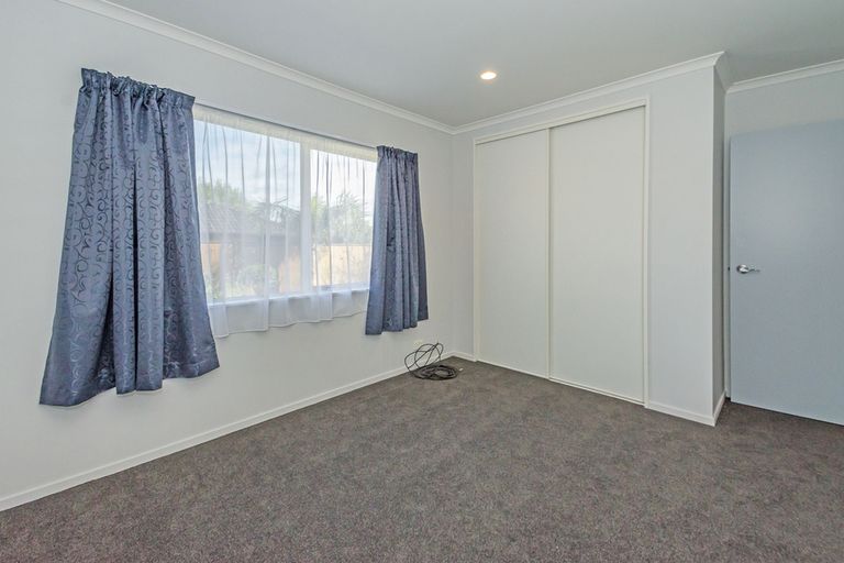 Photo of property in 35 Croftview Road, Wattle Downs, Auckland, 2103
