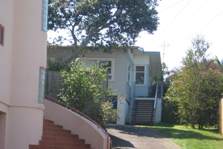 Photo of property in 2/1a Scarboro Terrace, Murrays Bay, Auckland, 0630