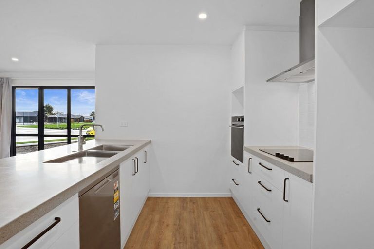 Photo of property in 138 Shillingford Boulevard, Rolleston, 7615