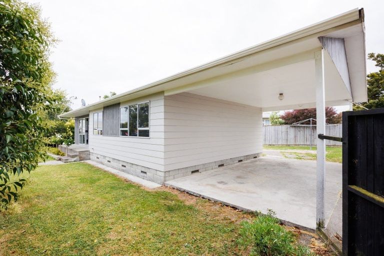 Photo of property in 33 Rhodes Drive, Kelvin Grove, Palmerston North, 4414