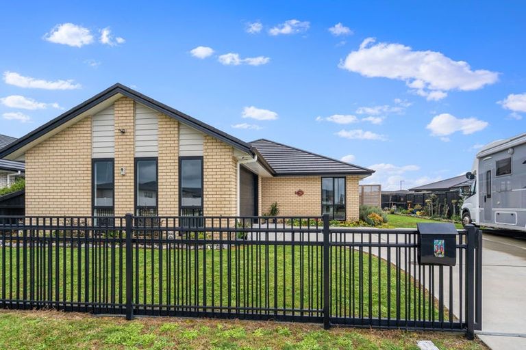 Photo of property in 36 Kitemaunga Avenue, One Tree Point, 0118