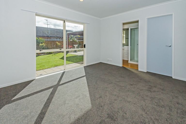 Photo of property in 35 Croftview Road, Wattle Downs, Auckland, 2103