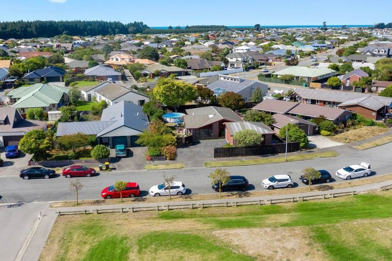 Photo of property in 6 Pinaster Place, Parklands, Christchurch, 8083