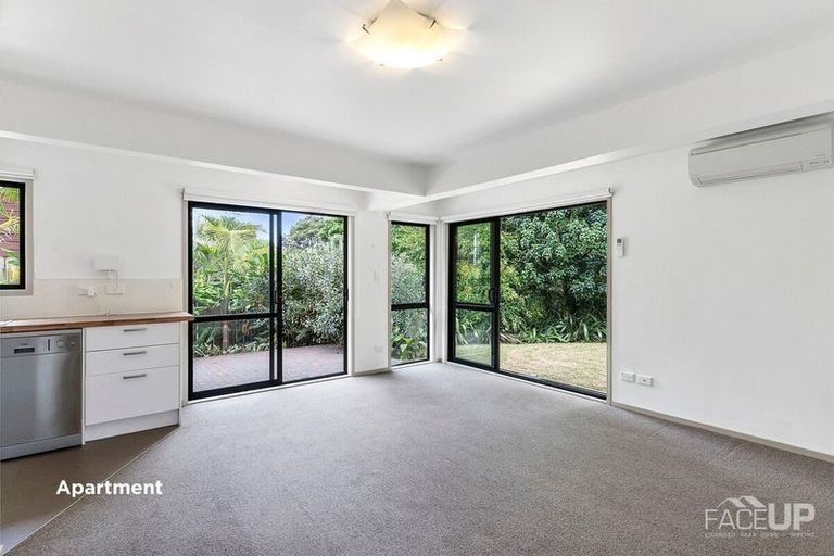 Photo of property in 50 Lagoon Way, West Harbour, Auckland, 0618