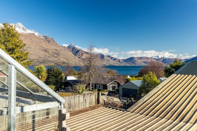 Photo of property in 4 Cedar Drive, Kelvin Heights, Queenstown, 9300