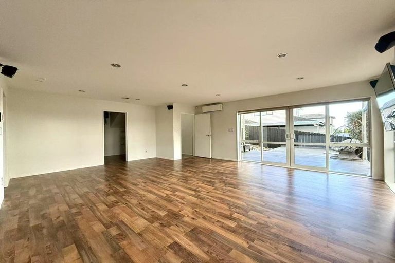 Photo of property in 240 Sturges Road, Henderson, Auckland, 0612