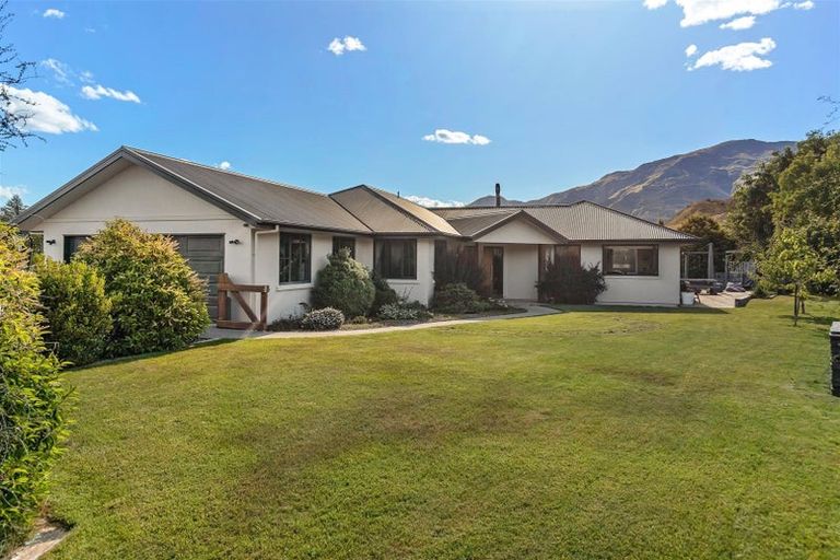 Photo of property in 54 Charles Court, Lake Hawea, Wanaka, 9382
