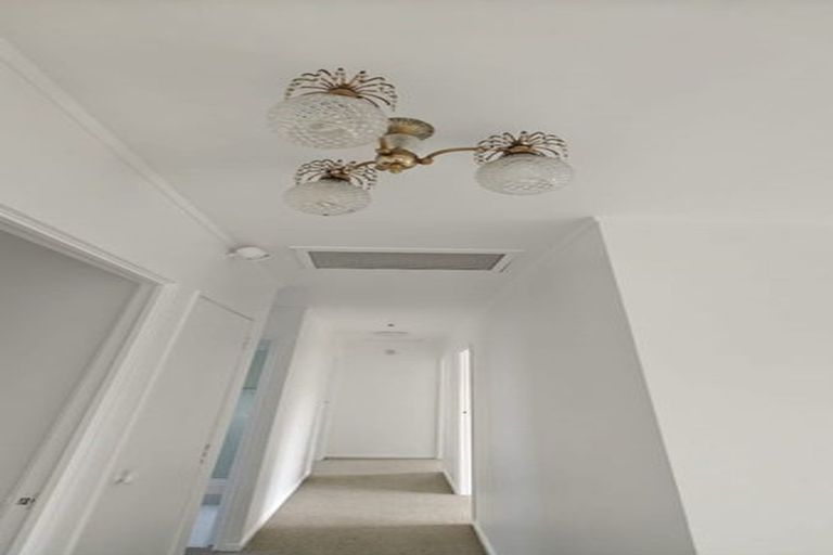 Photo of property in 6 Teviot Place, Totara Vale, Auckland, 0629