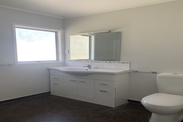 Photo of property in 50 Redlands Grove, Swanson, Auckland, 0612