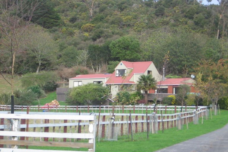 Photo of property in 136 Moores Valley Road, Wainuiomata, 5373