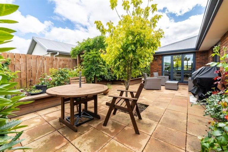 Photo of property in 16 Kura Place, Mosgiel, 9024