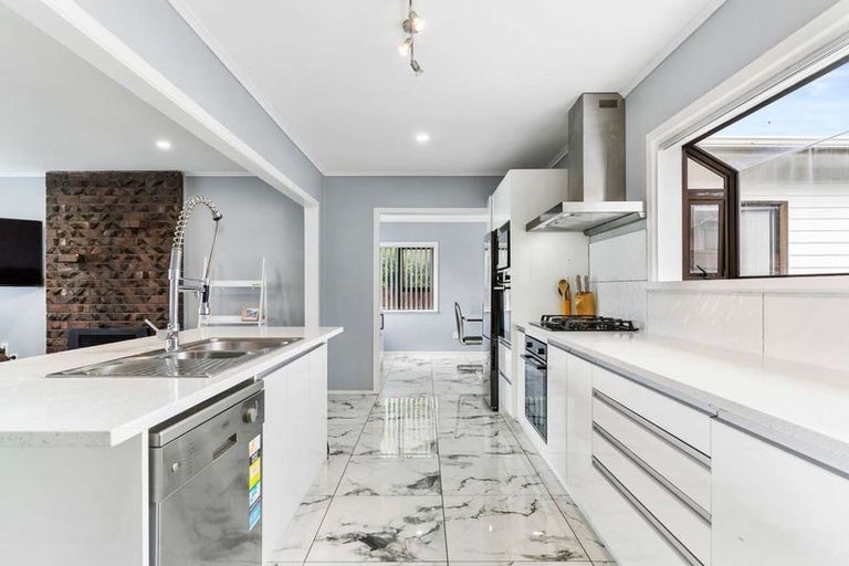 Photo of property in 52 Cambridge Terrace, Papatoetoe, Auckland, 2025