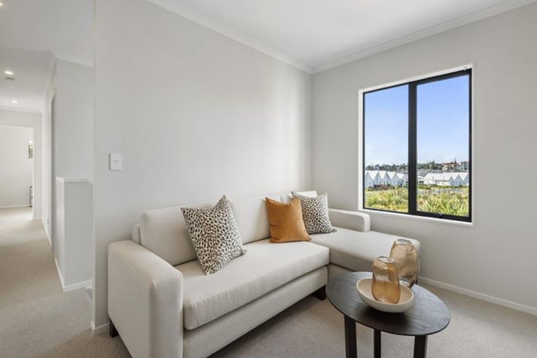 Photo of property in 2 Owen Chapman Drive, Red Beach, 0932