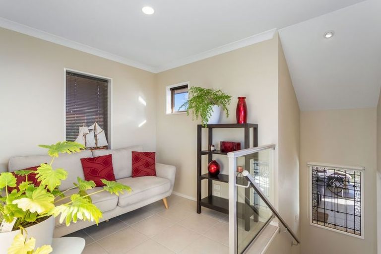 Photo of property in 5 Signal Hill Road, Mount Pleasant, Christchurch, 8081