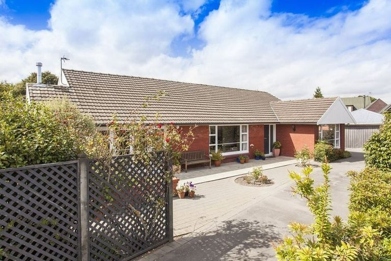 Photo of property in 24 Grahams Road, Ilam, Christchurch, 8041