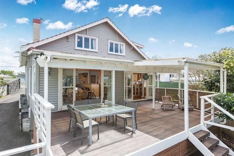 Photo of property in 77 Sylvan Avenue, Northcote, Auckland, 0627