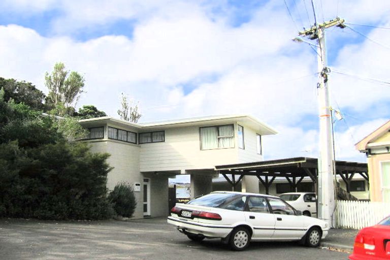 Photo of property in 10d Burwah Street, Berhampore, Wellington, 6023