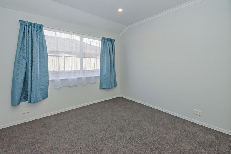 Photo of property in 35 Croftview Road, Wattle Downs, Auckland, 2103