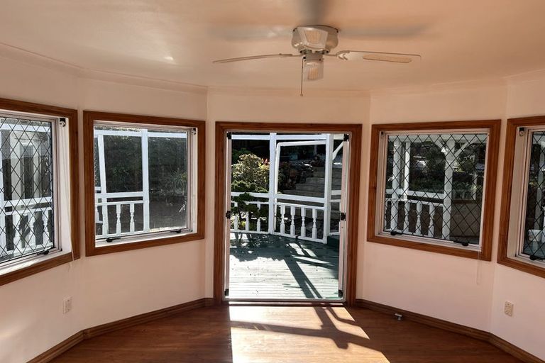 Photo of property in 17 Louise Place, Browns Bay, Auckland, 0630