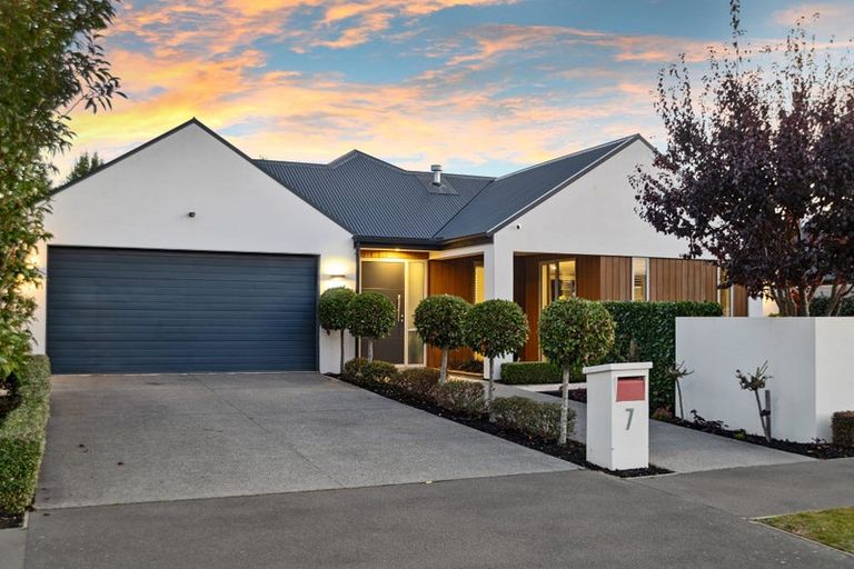Photo of property in 7 Waterstock Way, Parklands, Christchurch, 8083