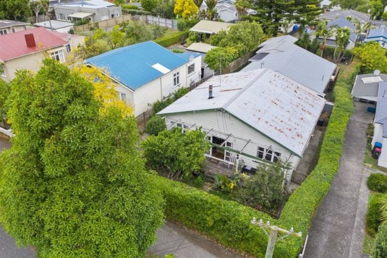 Photo of property in 44 Alberta Street, Point Chevalier, Auckland, 1022
