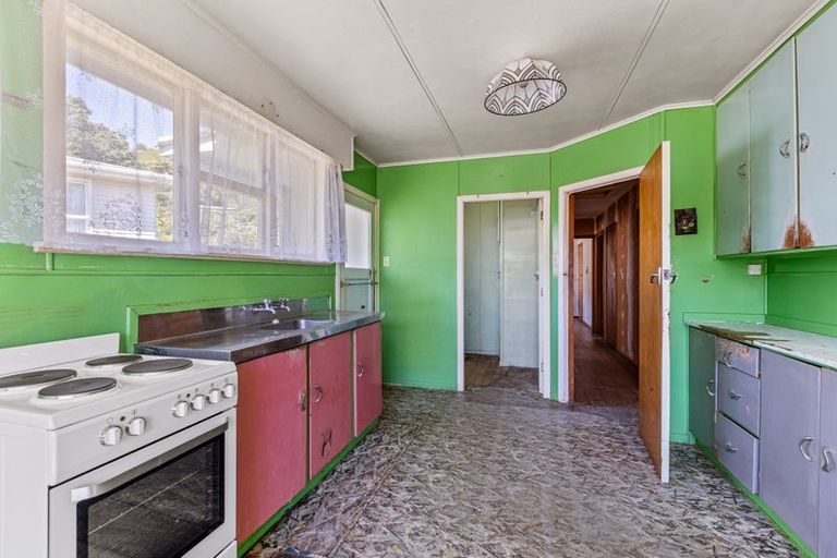 Photo of property in 28 Whakawhiti Street, Marfell, New Plymouth, 4310