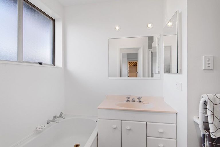 Photo of property in 43 Sarabande Avenue, Redwood, Christchurch, 8051