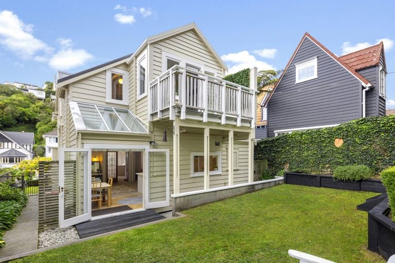 Photo of property in 8 Glen Road, Kelburn, Wellington, 6012