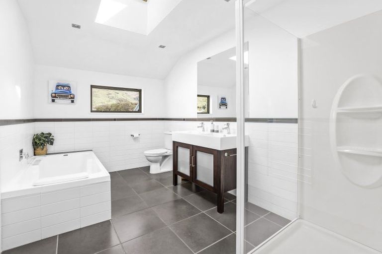 Photo of property in 15 Jessies Crescent, Wanaka, 9305