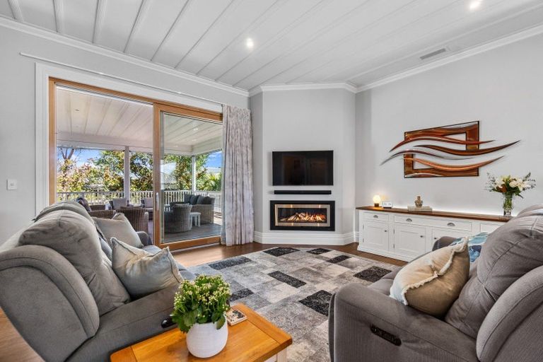 Photo of property in 48 Stanley Point Road, Stanley Point, Auckland, 0624