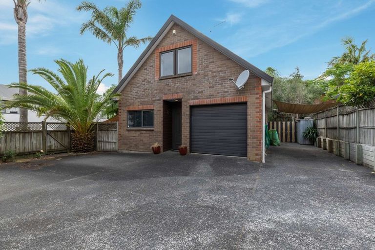 Photo of property in 8/37 Fields Parade, Oteha, Auckland, 0632