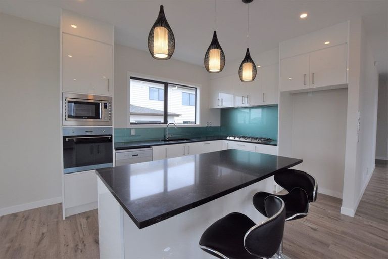 Photo of property in 7 Eric Gifford Drive, Ranui, Auckland, 0612