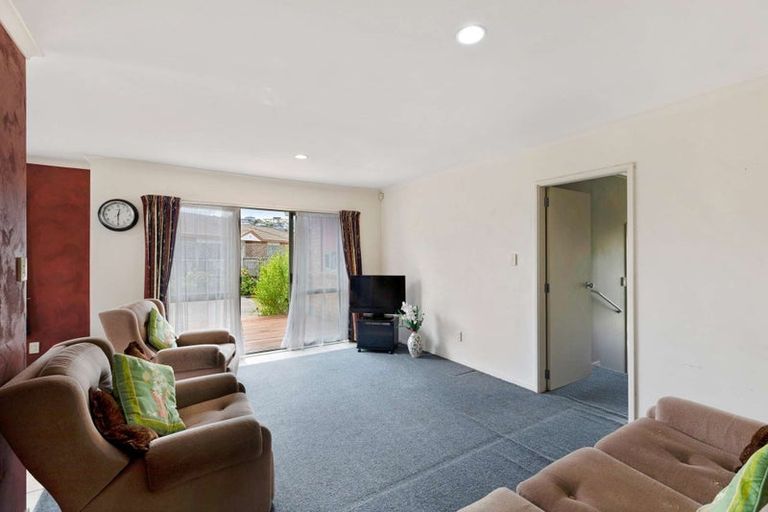 Photo of property in 18 Liddesdale Place, Papakura, 2110
