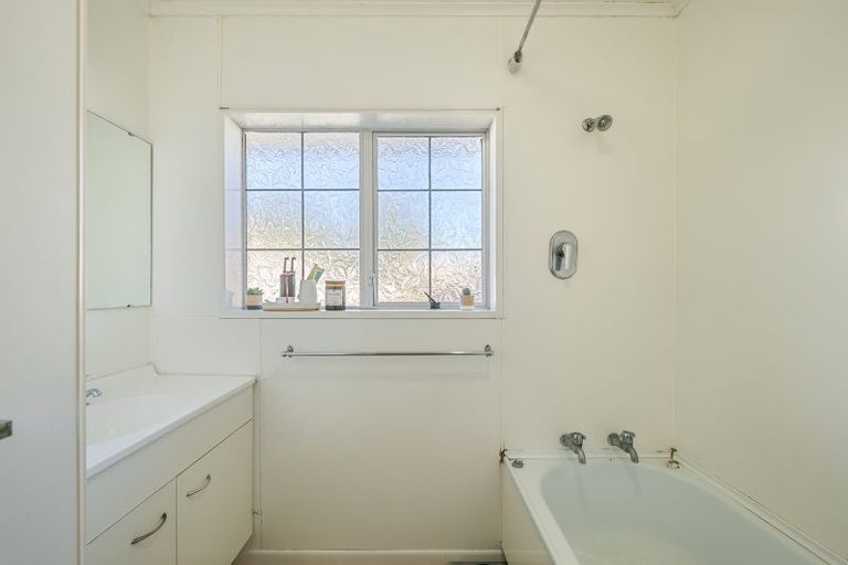 Photo of property in 2/14 Fuller Grove, Woburn, Lower Hutt, 5010