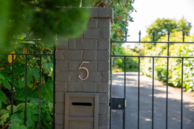 Photo of property in 5 Lavinia Grove, Waikanae Beach, Waikanae, 5036