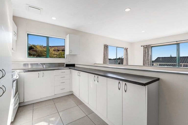 Photo of property in 14 Jean Place, Stanmore Bay, Whangaparaoa, 0932