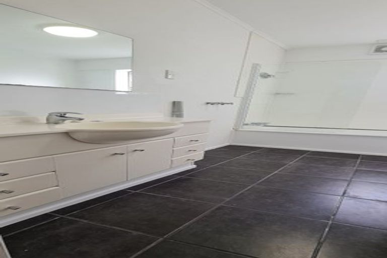 Photo of property in 44 Exmouth Road, Northcote, Auckland, 0627