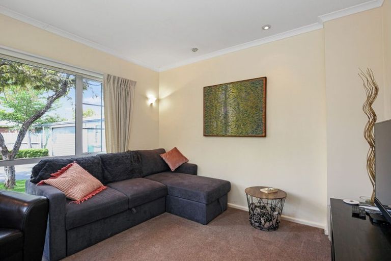 Photo of property in 87 Memorial Avenue, Ilam, Christchurch, 8053