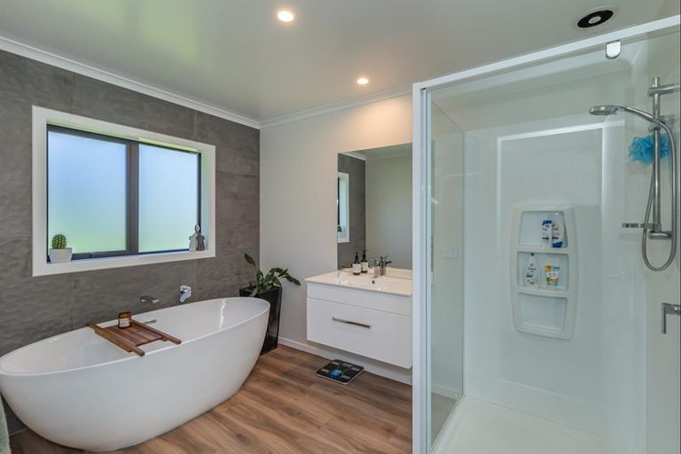 Photo of property in 30 Ohau Gravels Way, Ohau, Levin, 5570